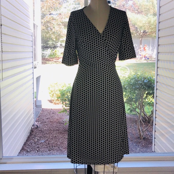 Ann Taylor Dresses & Skirts - ANN TAYLOR Size 8 Wrap Around Dress